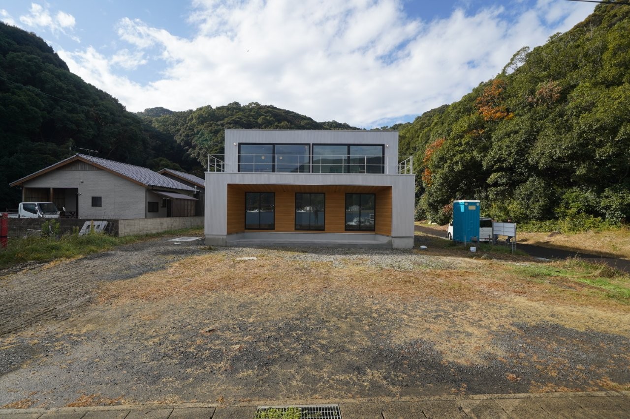 Mid-Century  Resort  House